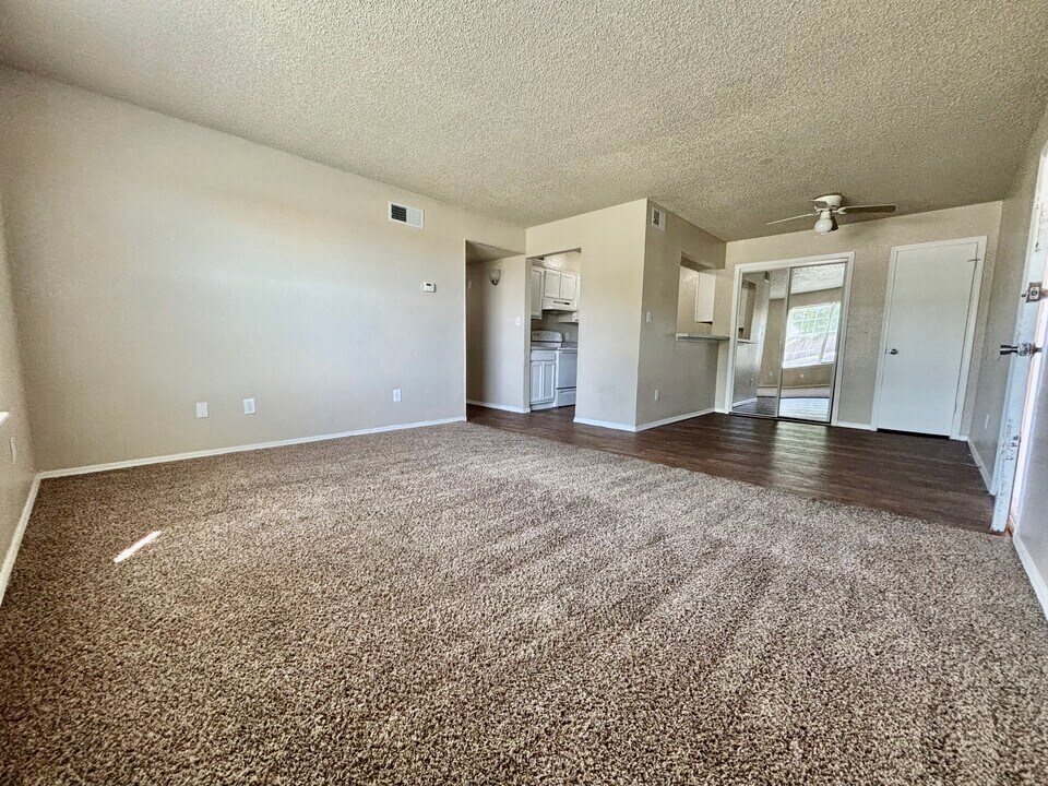 Pine Terrace in Lawton, OK - Foto de edificio