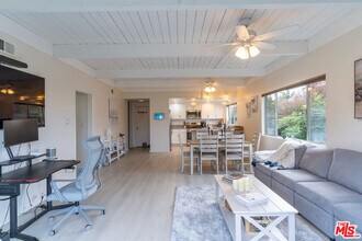 3900 Pacific Ave in Los Angeles, CA - Building Photo - Building Photo