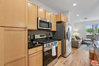 6400 Crescent Prk E in Los Angeles, CA - Foto de edificio - Building Photo