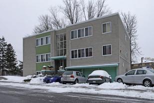 15 John St N in Mississauga, ON - Building Photo