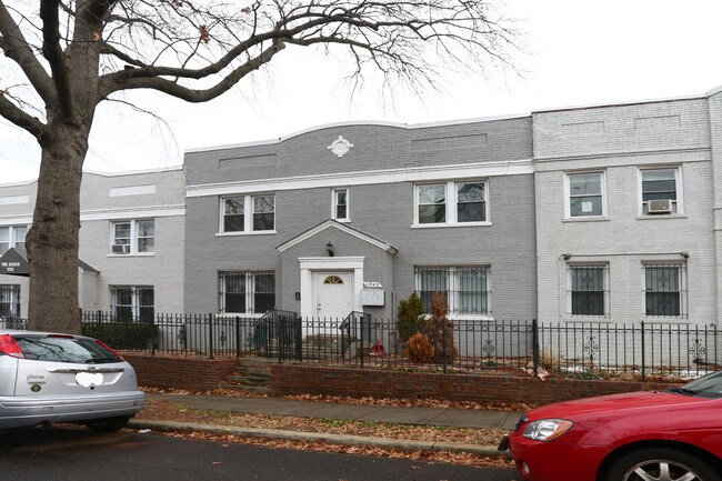 1242 Queen St NE in Washington, DC - Building Photo - Building Photo