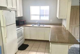 830 W Lincoln Ave in Escondido, CA - Building Photo - Building Photo