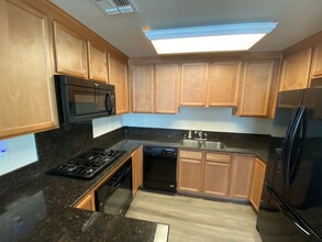 4716 Norris Canyon Rd in San Ramon, CA - Foto de edificio - Building Photo