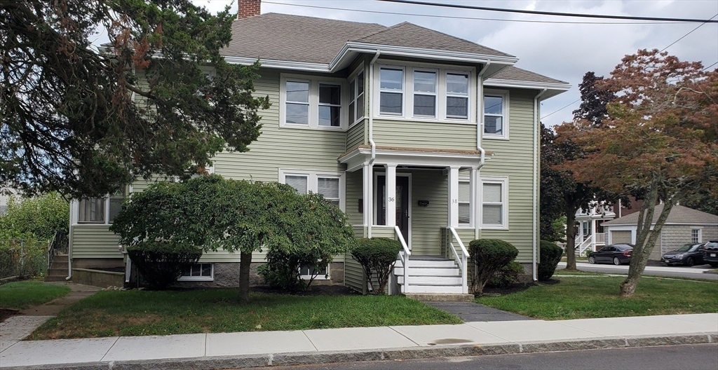 38 Putnam St, Unit 1 in Quincy, MA - Foto de edificio