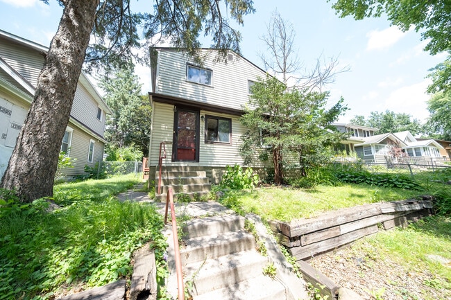 property at 1969 Hyacinth Ave E