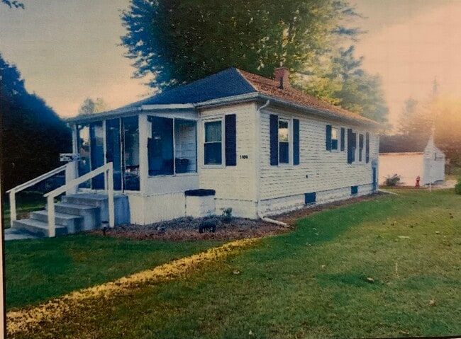 property at 1104 S Michigan St