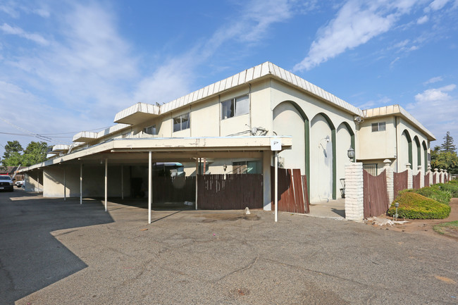 Maison De Ville Apartments in Fresno, CA - Building Photo - Building Photo