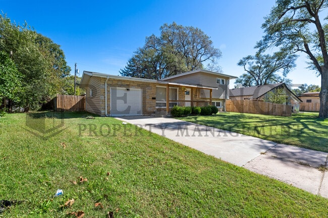 1006 Paige St in Wichita, KS - Building Photo - Building Photo