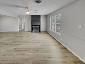 5429 42nd St in Lubbock, TX - Foto de edificio - Building Photo