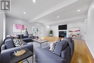 24 Laureleaf Rd in Markham, ON - Building Photo - Building Photo