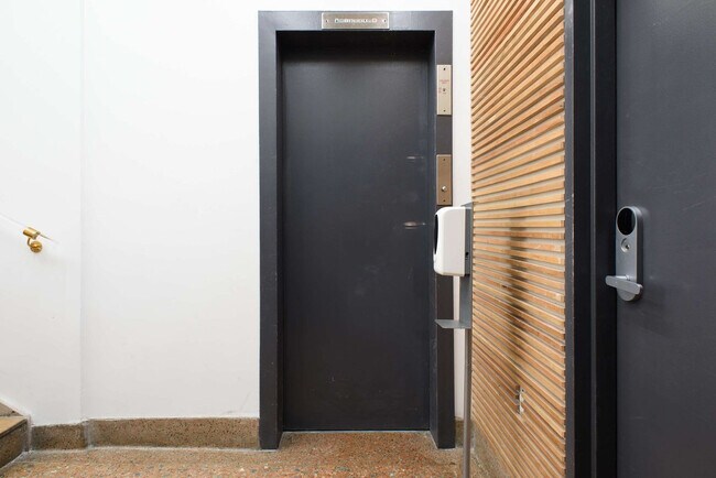 244 E 75th St, Unit SI ID1021987P in New York, NY - Foto de edificio - Building Photo