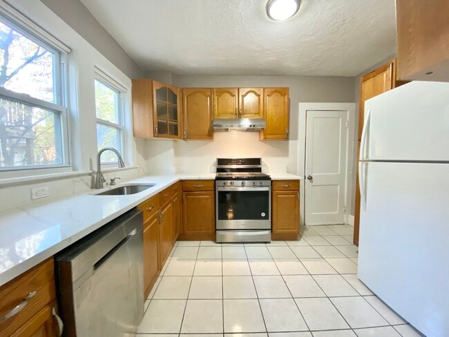 42 Day St, Unit 1 in Boston, MA - Building Photo - Building Photo