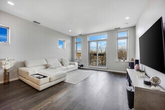 947 W 14th Pl in Chicago, IL - Building Photo - Building Photo