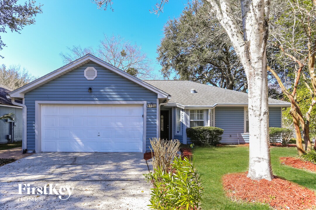 1734 Chandelier Cir E in Jacksonville, FL - Building Photo