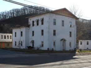 2327 Bluefield Ave in Bluefield, WV - Building Photo - Building Photo