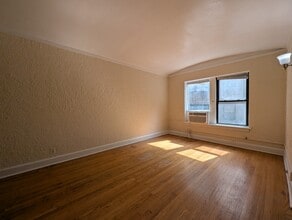 556 W Arlington Pl, Unit 216 in Chicago, IL - Foto de edificio - Building Photo