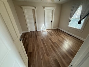 321 W Maple St in Columbus, KS - Foto de edificio - Building Photo