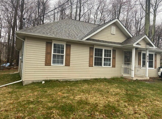8057 Red Squirrel Dr in Tobyhanna, PA - Building Photo