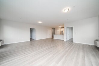 16 Bennett St, Unit 512 in Jersey City, NJ - Building Photo - Building Photo