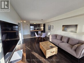 117 Gerrard St E in Toronto, ON - Building Photo - Building Photo