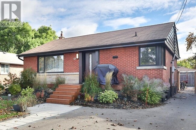 property at 47 Castlefield Dr