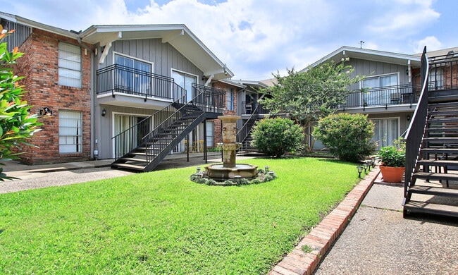The Westbriar in Houston, TX - Building Photo - Building Photo