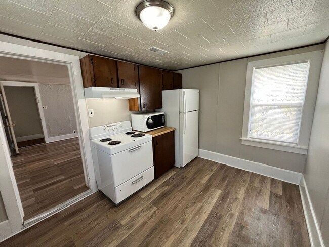 310 W Arnold St in Marshfield, WI - Foto de edificio - Building Photo