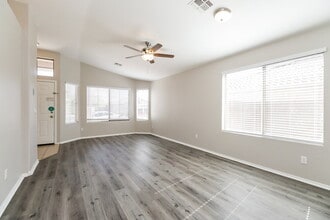 3724 W Pleasant Ln in Phoenix, AZ - Foto de edificio - Building Photo