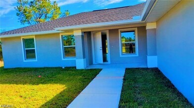 842 Cervantes St E in Lehigh Acres, FL - Building Photo - Building Photo