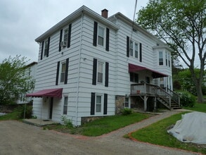 35 Division St, Unit 2 in Danbury, CT - Foto de edificio - Building Photo