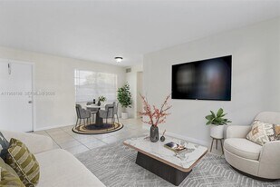 1715 N 16th Ave in Hollywood, FL - Building Photo