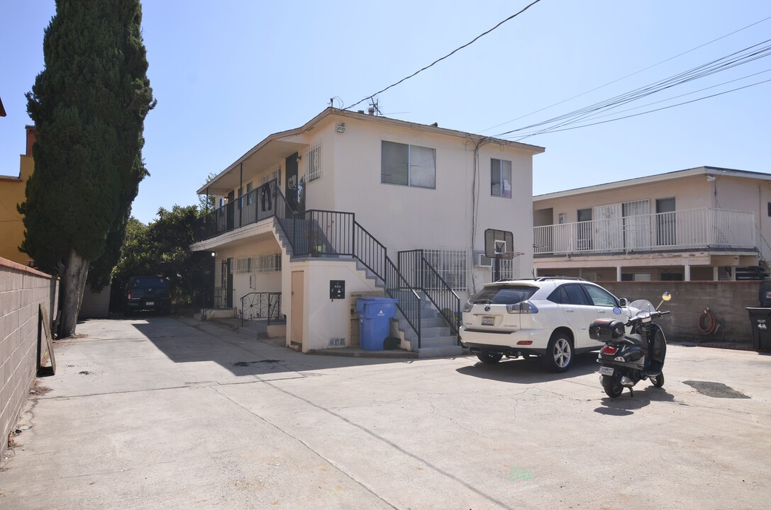 5350 Fountain Ave in Los Angeles, CA - Building Photo