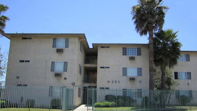 650 W 127th St in Los Angeles, CA - Building Photo - Building Photo