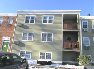 5 Woodside Ave, Unit E53 in Danbury, CT - Building Photo - Building Photo