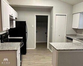 9511 Rutherglen Dr in Dallas, TX - Foto de edificio - Building Photo