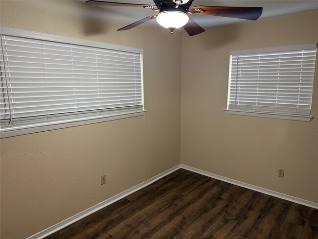 property at 9 Dewthread Ct