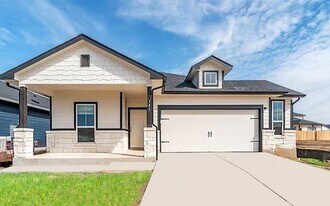 141 Yellowstone Dr in Kyle, TX - Building Photo