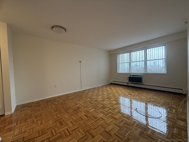 530 Cambridge St, Unit 807