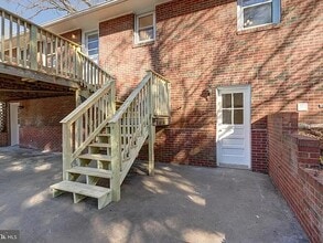 302 Harris Rd in Charlottesville, VA - Foto de edificio - Building Photo