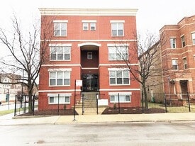 5941 W Corcoran Plz, Unit 3E in Chicago, IL - Building Photo