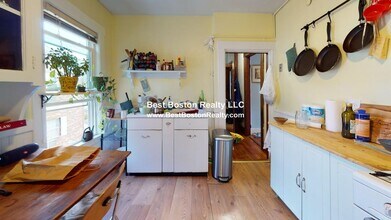 289 Summer St, Unit 3 in Somerville, MA - Foto de edificio - Building Photo