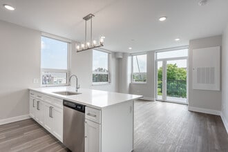 Des Plaines Tower in Des Plaines, IL - Foto de edificio - Interior Photo