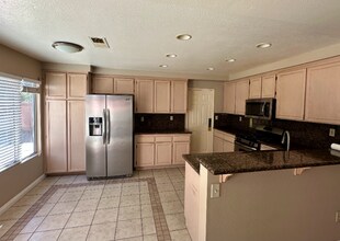 739 Avenida Abeja in San Marcos, CA - Building Photo - Building Photo