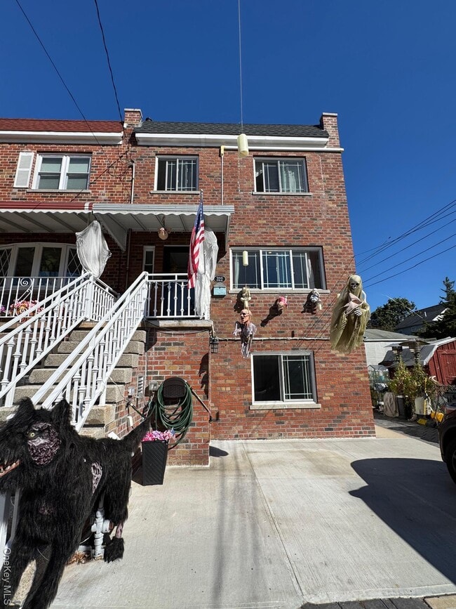 property at 322 Swinton Ave
