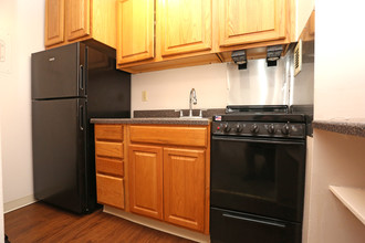 Rose Tower Apartments in Lexington, KY - Building Photo - Interior Photo