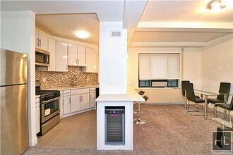 E Tremont Ave, Unit 4 in Bronx, NY - Building Photo - Building Photo