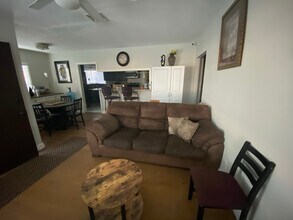 636 E 121st Pl in Los Angeles, CA - Building Photo - Building Photo