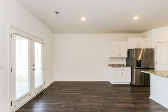 5740 Timber Leaf Lp in Bessemer, AL - Foto de edificio - Building Photo