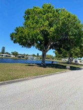 8775 20th St in Vero Beach, FL - Foto de edificio - Building Photo