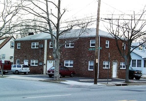 679 Hilda St in East Meadow, NY - Building Photo